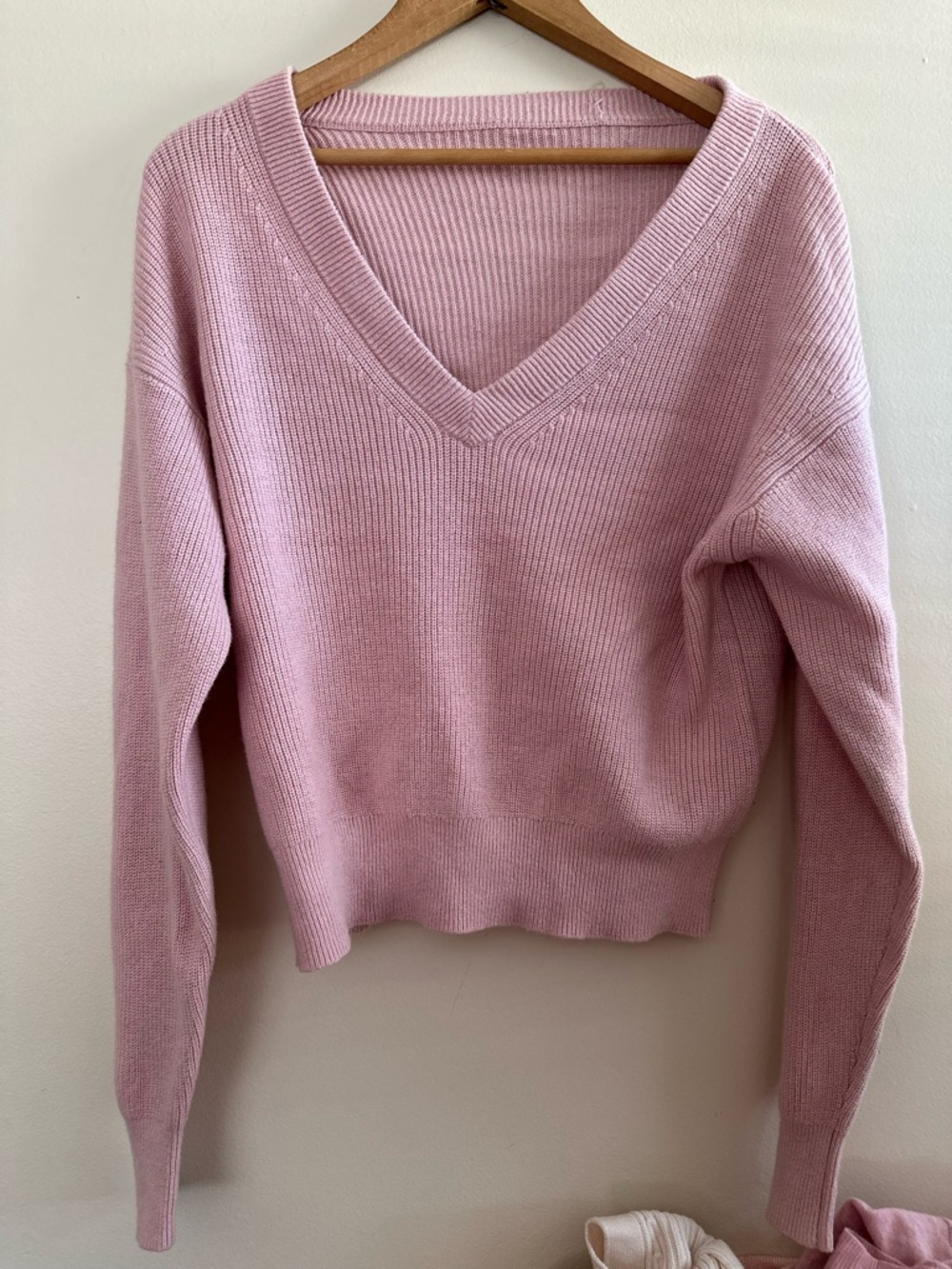 Wilfred manila v-neck sweater